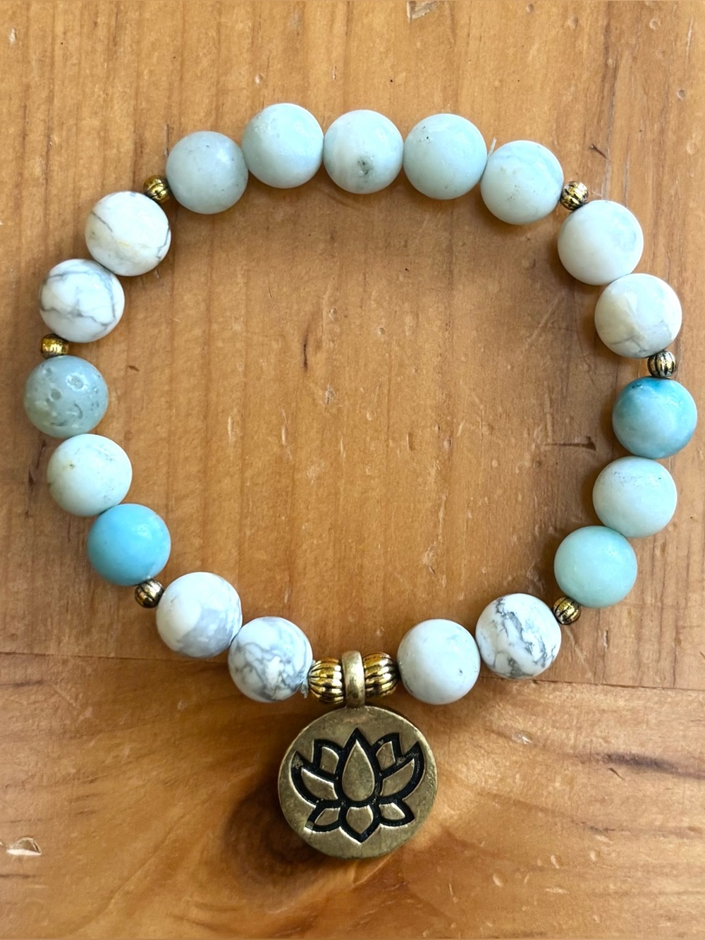 Aquamarine and howlite bead stretchy lotus bracelet
